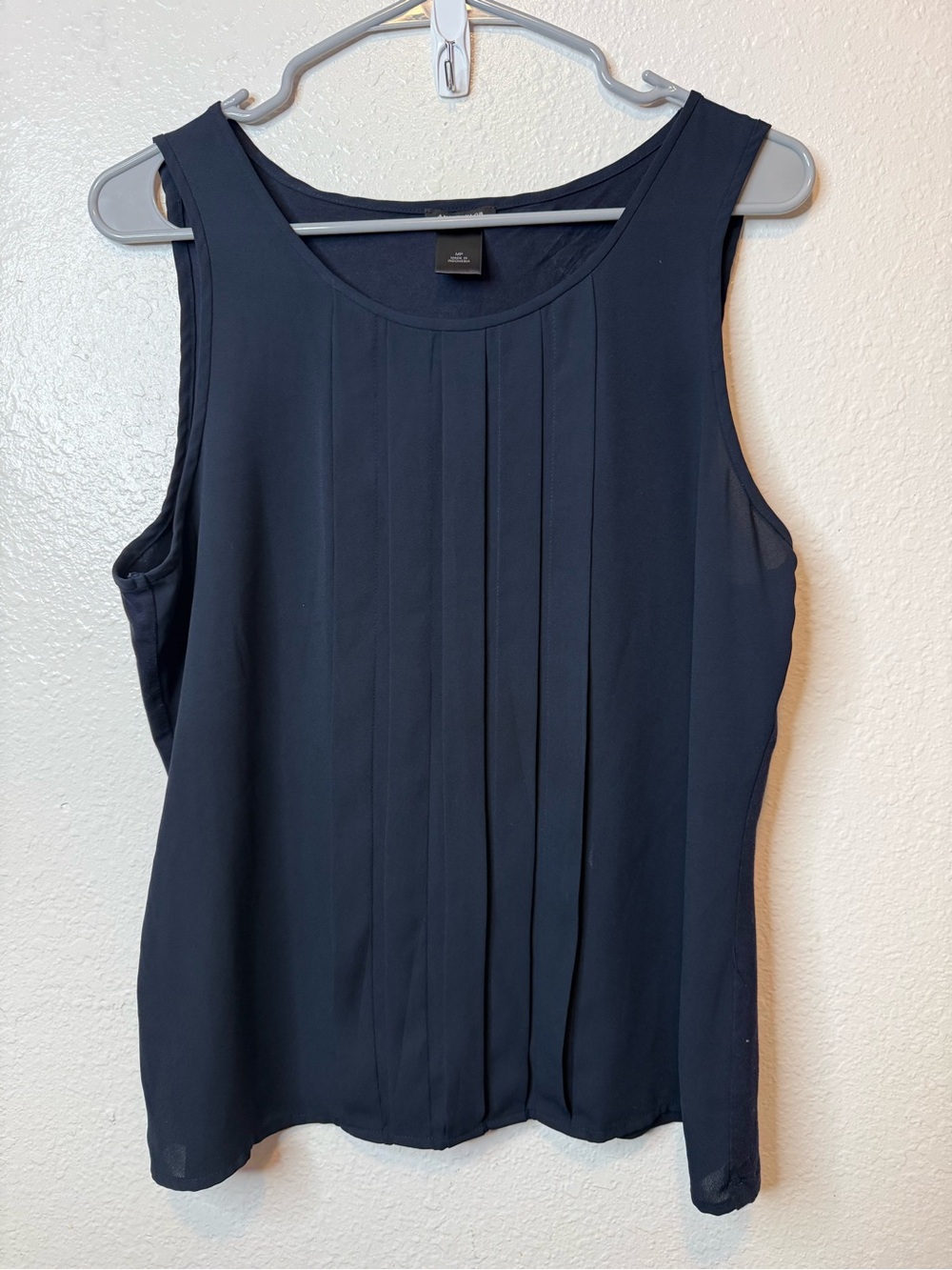Ann Taylor Navy Sleeveless Pleated Front Blouse